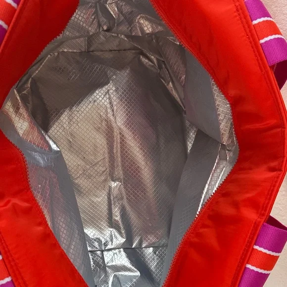 THINK ROYLN Beach Bum Cooler Bag (Maxi) -NWOT-Red Quilted Bag with Pink Straps - Picture 4 of 6